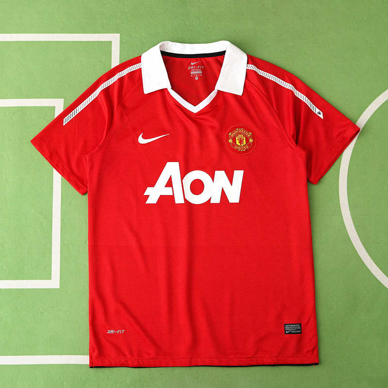 Manchester United F.C. Home Retro Fan Version