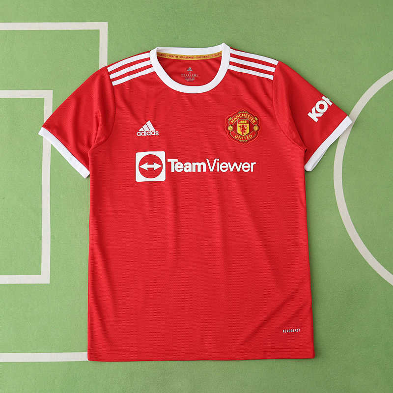 Manchester United F.C. Home Retro Fan Version