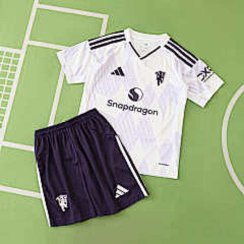 Manchester United F.C. Away Kids Kit