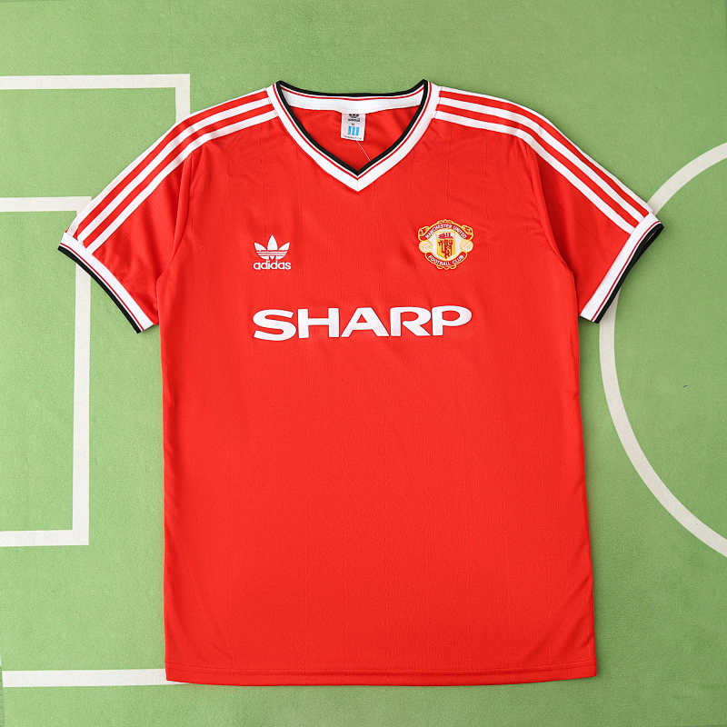 Manchester United F.C. Home Retro Fan Version