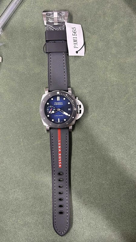 Panerai VS Pam1565 42mm