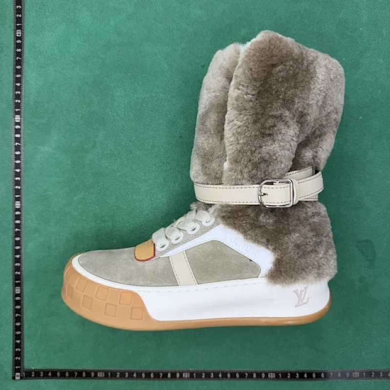 TT Batch Louis Vuitton Trainer Snow