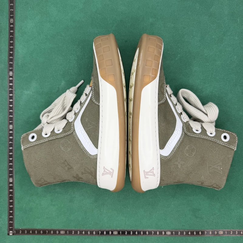 TT Batch Louis Vuitton Tilted
