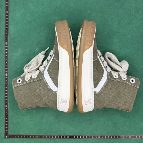 TT Batch Louis Vuitton Tilted