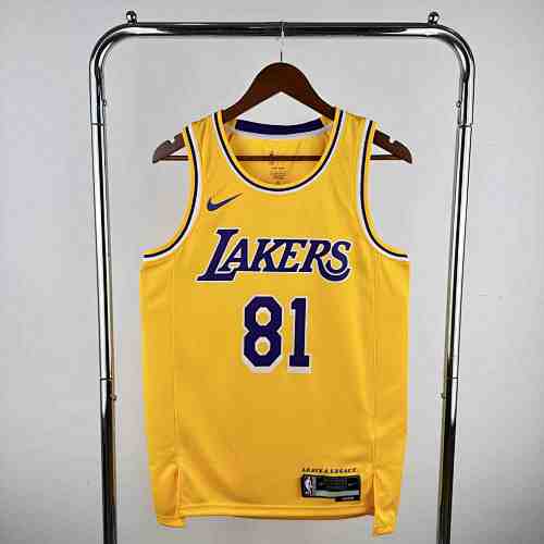 LE Sserafim 81