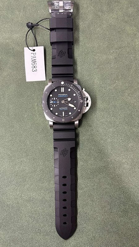 Panerai VS Pam683 42mm