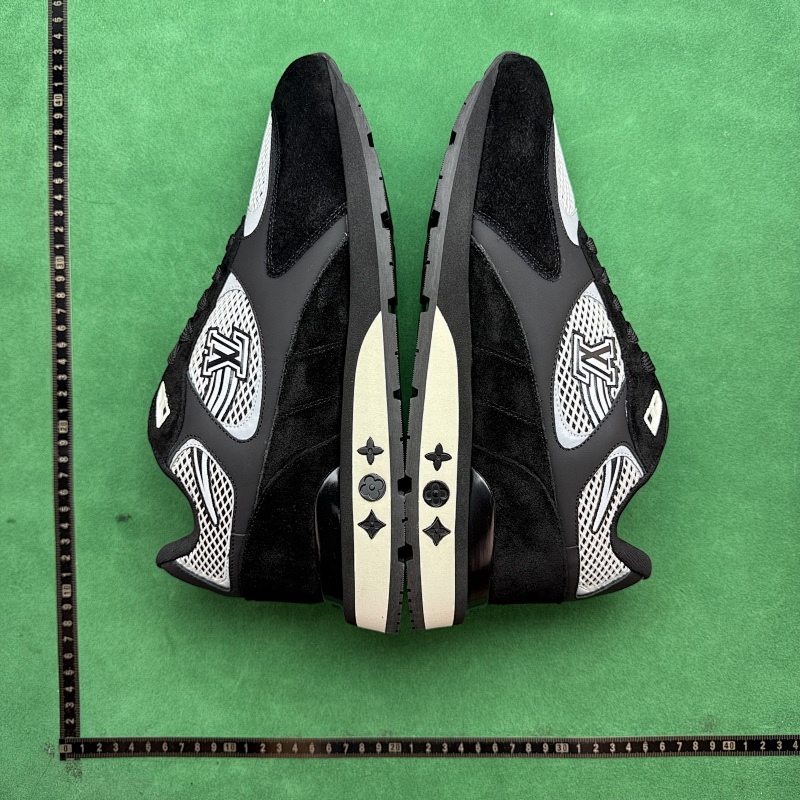 TT Batch Louis Vuitton Run Away