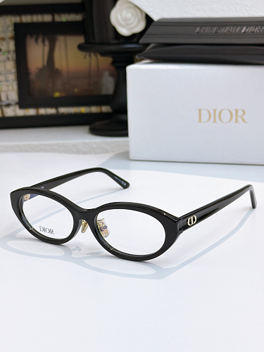 Dior Glow B1F Size 53-16-145 BG