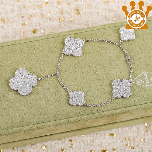 Bracelet from Justinluxury