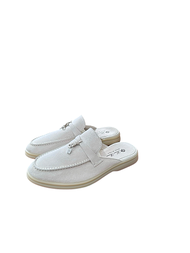 Classic Summer Charms Walk Mocatin Half DragItem ID