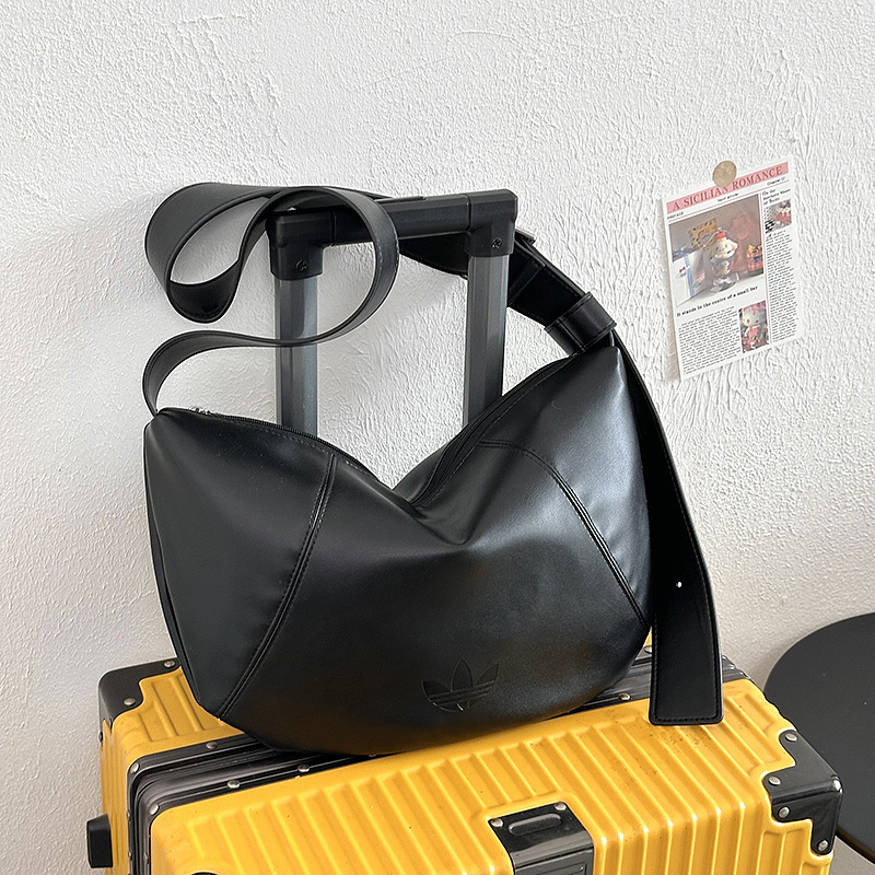 Essentials Shoulder Bag