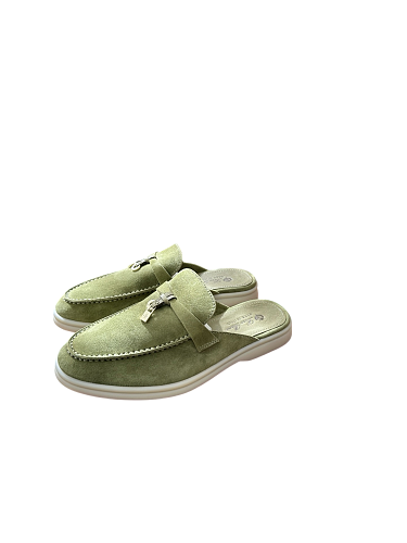 Classic Summer Charms Walk Mocatin Half DragItem ID