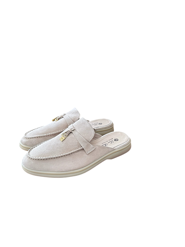 Classic Summer Charms Walk Mocatin Half DragItem ID