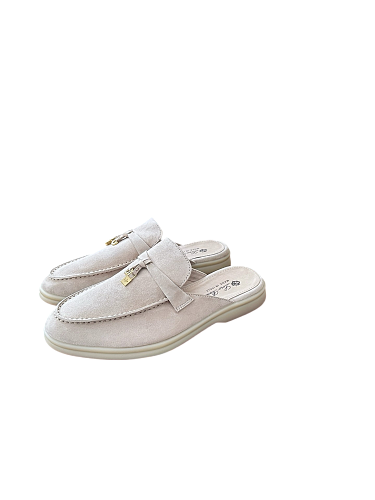 Classic Summer Charms Walk Mocatin Half DragItem ID