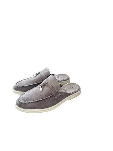 Classic Summer Charms Walk Mocatin Half DragItem ID