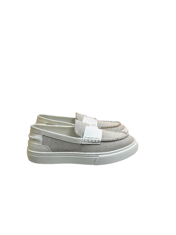 Leisure And Happiness Stepping On Shoes With One FootItem ID