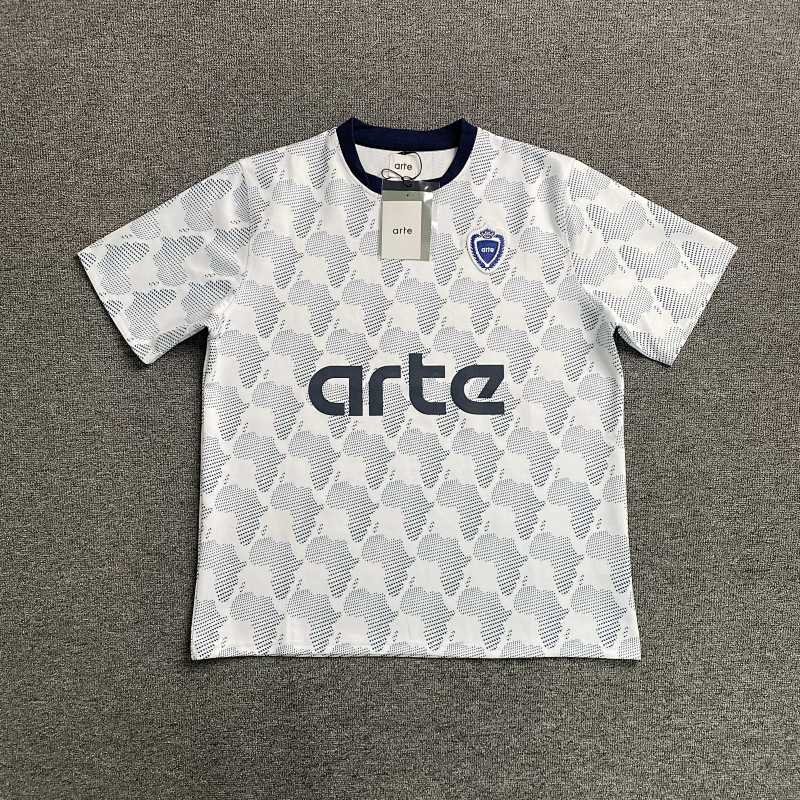 Art Arte Blur Embroidery T-shirt