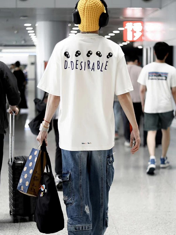 D.desirable T-shirt
