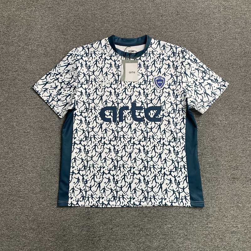 Art Arte Blur Embroidery T-shirt