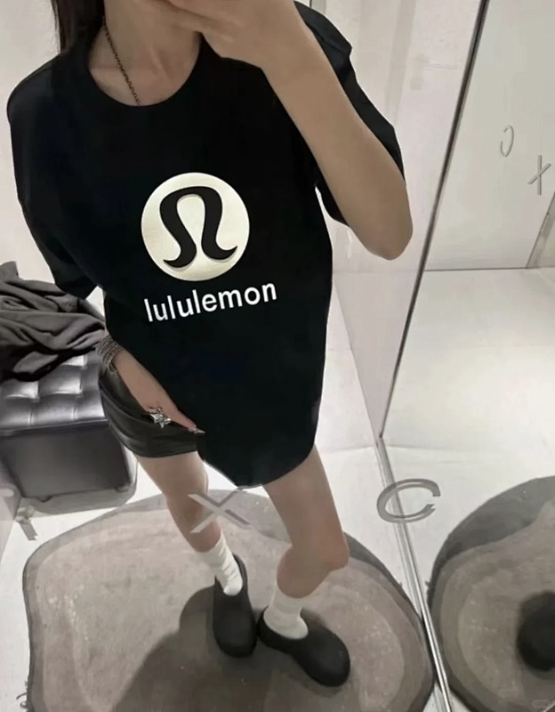 Lululemon T-shirt