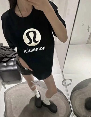 Lululemon T-shirt