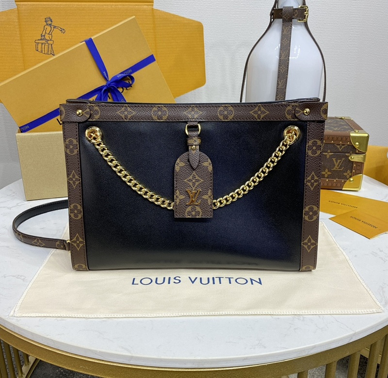 Louis Vuitton Cruise Nova Monogram