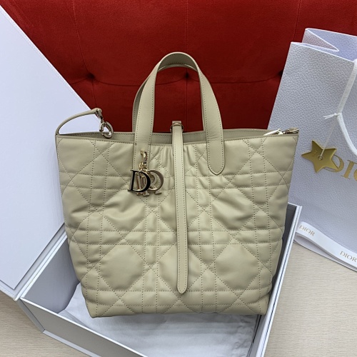 Christian Dior Paris CD Lock D.i.o.r