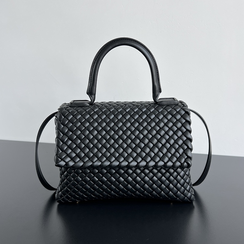 Patti Top Handle