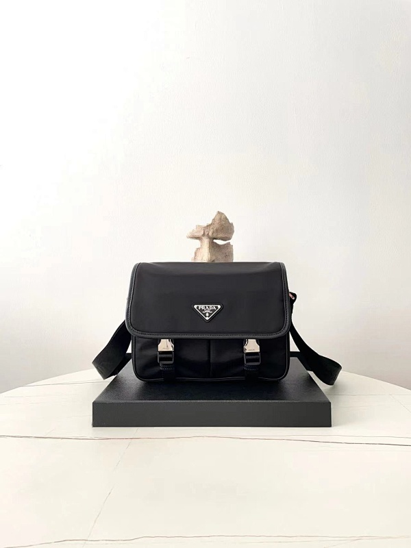 Prada Logo Pra
