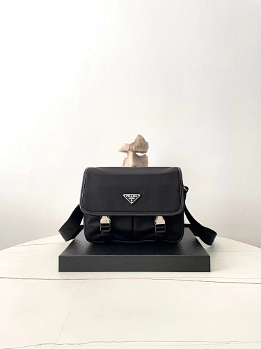 Prada Logo Pra