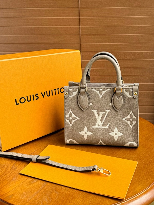 Louis Vuitton OnthegoBB- 18x15x8.5cm