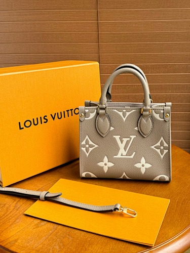 Louis Vuitton OnthegoBB- 18x15x8.5cm