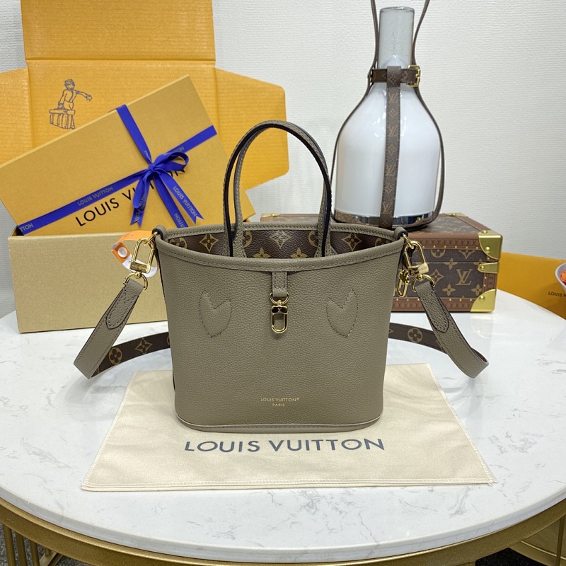 Louis Vuitton Neverfull Bandoulière Inside Out BB