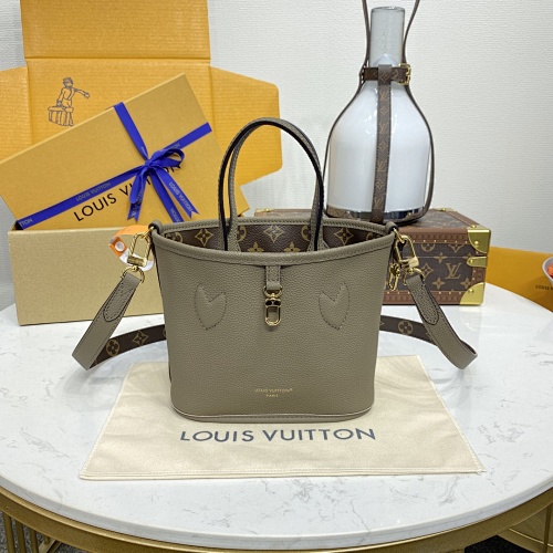 Louis Vuitton Neverfull Bandoulière Inside Out BB