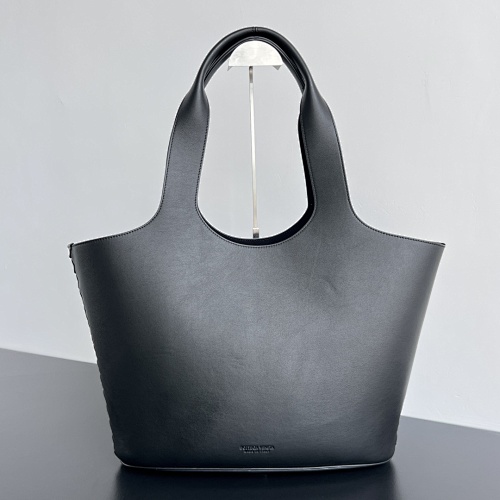Medium Creek Tote BV Logo