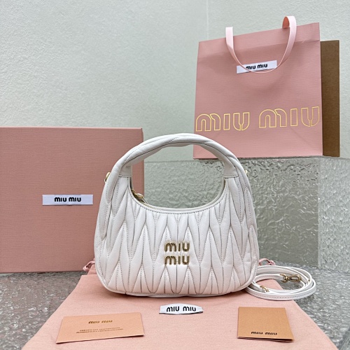 Miu Wander Hobo