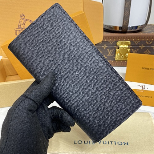 Louis Vuitton Brazza Taiga Taïga 16 1
