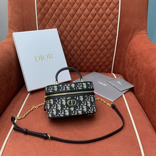Louis Vuitton 30Montaigne Vanity Obliaue