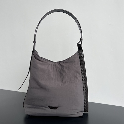 Large Crossroad & Hobo Tote IPad BV