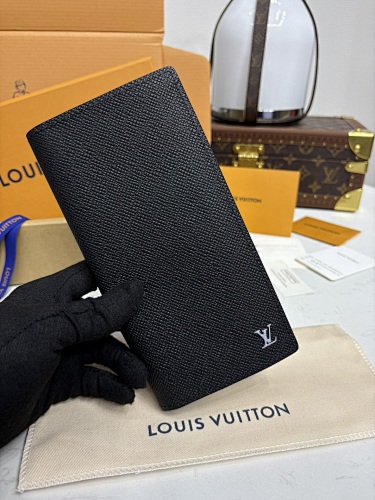 Louis Vuitton Brazza Taïga LV Initial