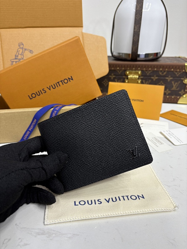 Louis Vuitton Multiple Taïga