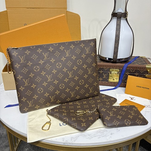 Louis Vuitton Pochette Clés M