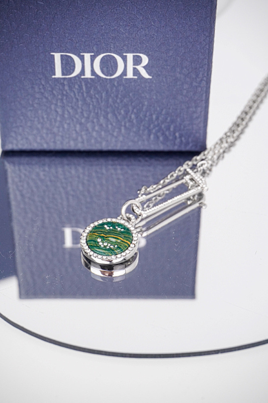 Di Or Smiley Face Pendant Necklace
