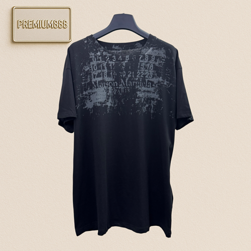 Magila Blurry Letter Stencil Printed Short-Sleeved T-Shirt