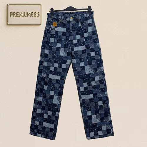YB Uniform Fabric Jacquard - Full Width Of The Pattern Is Offset And Aligned In A Differen