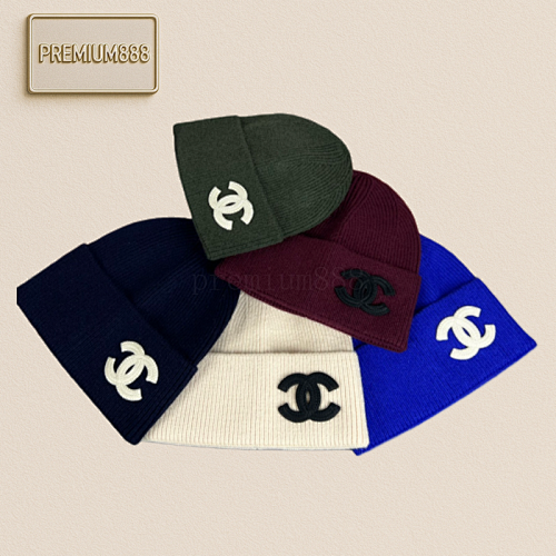 Chanel Recommended By Chanel 's Autumn And Winter Fashion Bloggers. This Knitted Cap Is Su