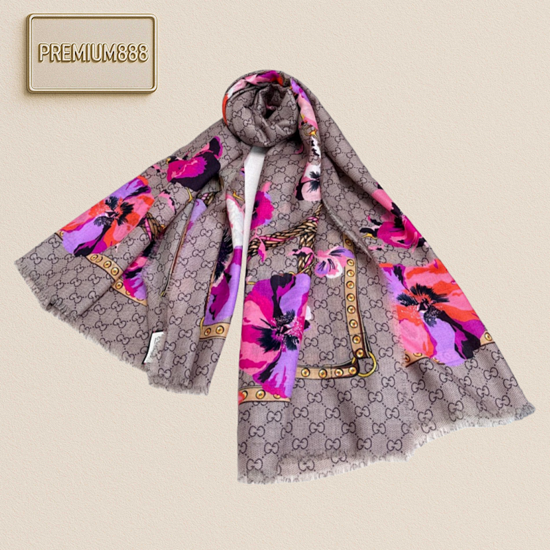Gucci's Classic Double G Logo Is Paired With Floral Elements Which Permeates The Temperame