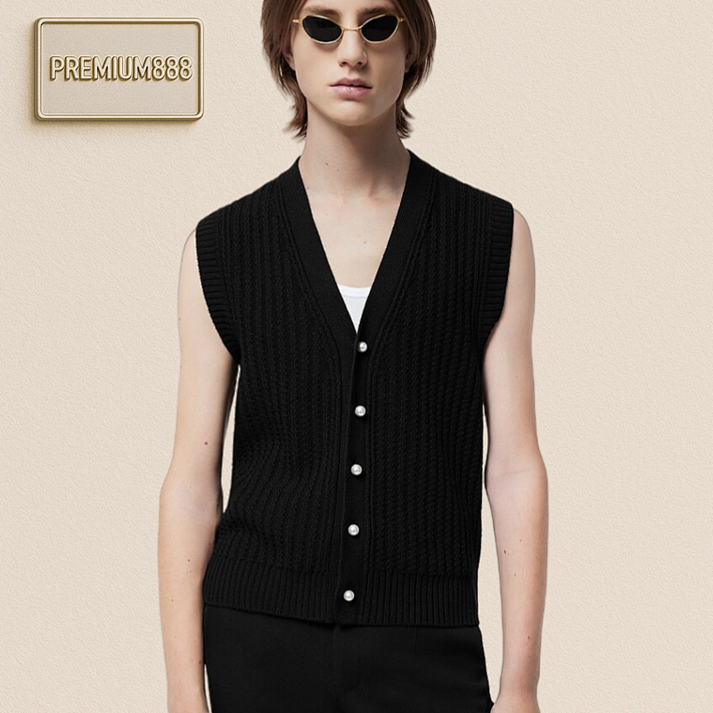L V-Neck Merino Wool Vest With Cable Pattern