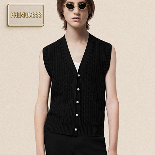 L V-Neck Merino Wool Vest With Cable Pattern