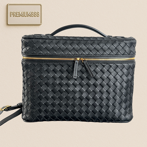BV Soft Vanity Chain Makeup Bag Features A 0.75-inch Fine Woven Technique Of Sheepskin Lea